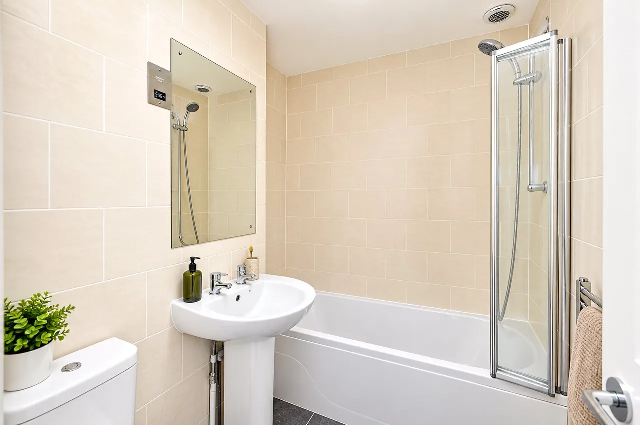 Tychbourne Drive, Merrow, GU4, photo 6