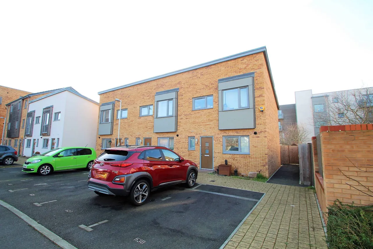2 bed house for sale — Cloud Close, Dartford