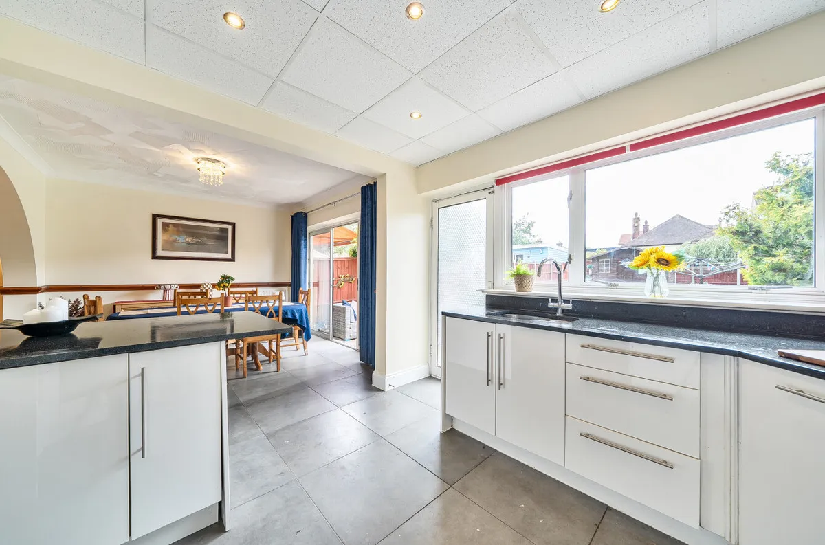 Romford, RM3, photo 6