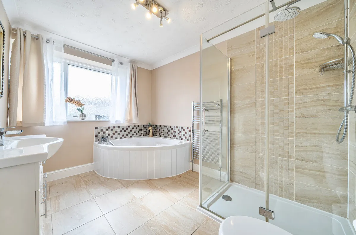 Romford, RM3, photo 15