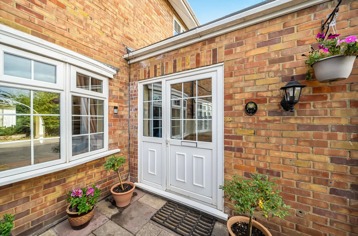Romford, RM3, photo 2