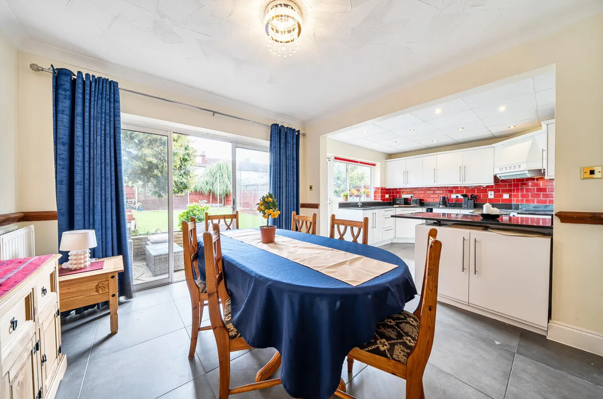 Romford, RM3, photo 4