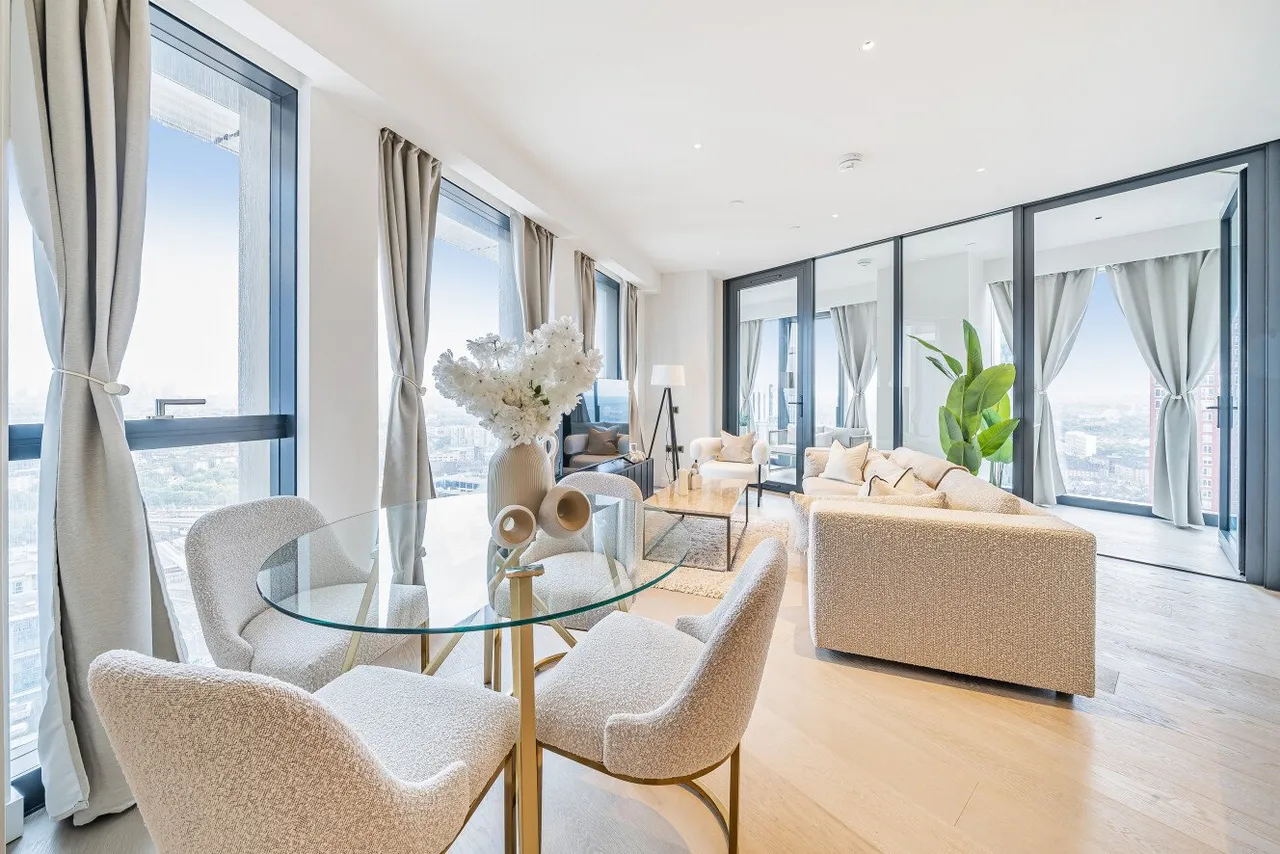 2 bed flat to rent — Nine Elms Lane, London, SW8