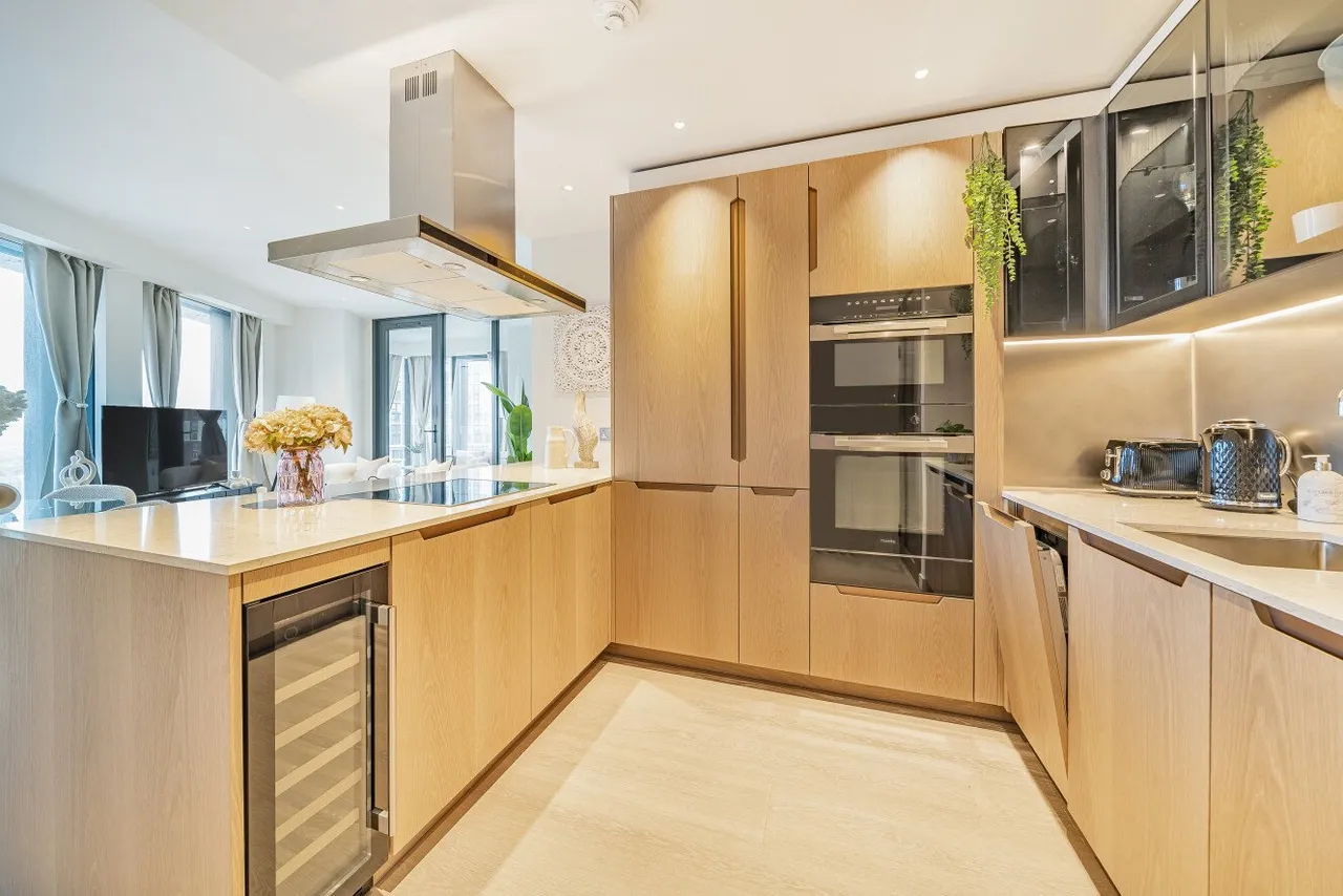 Nine Elms Lane, London, SW8, photo 3