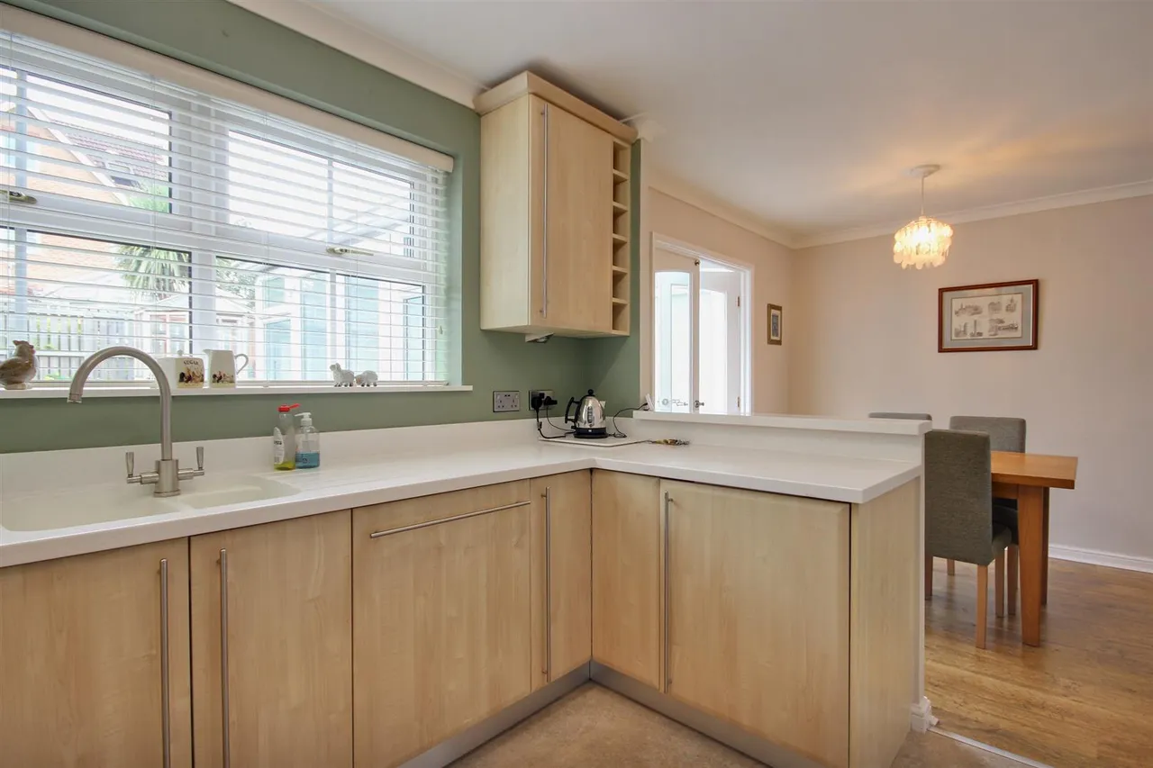 Poplars Way, Beverley, photo 8