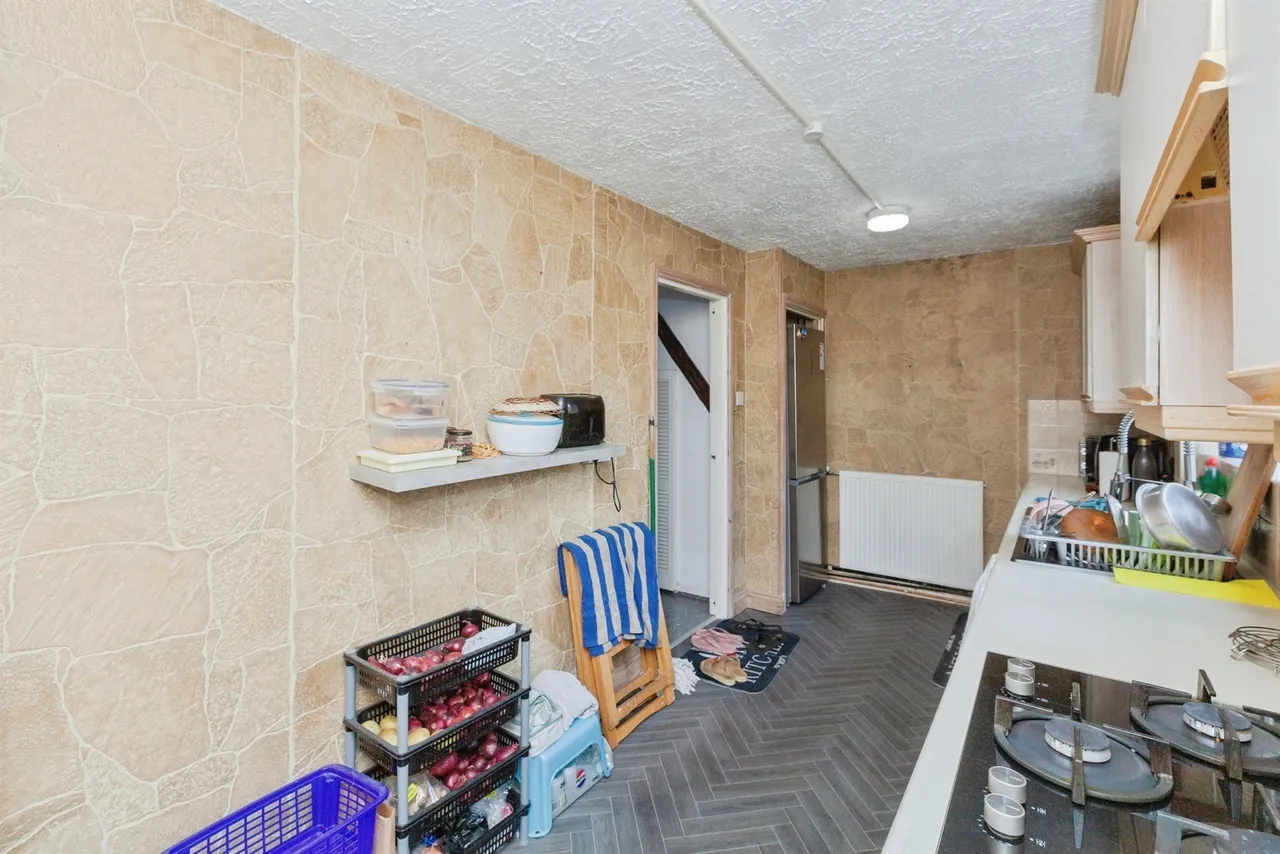 Featherstone Drive, Leicester, photo 8