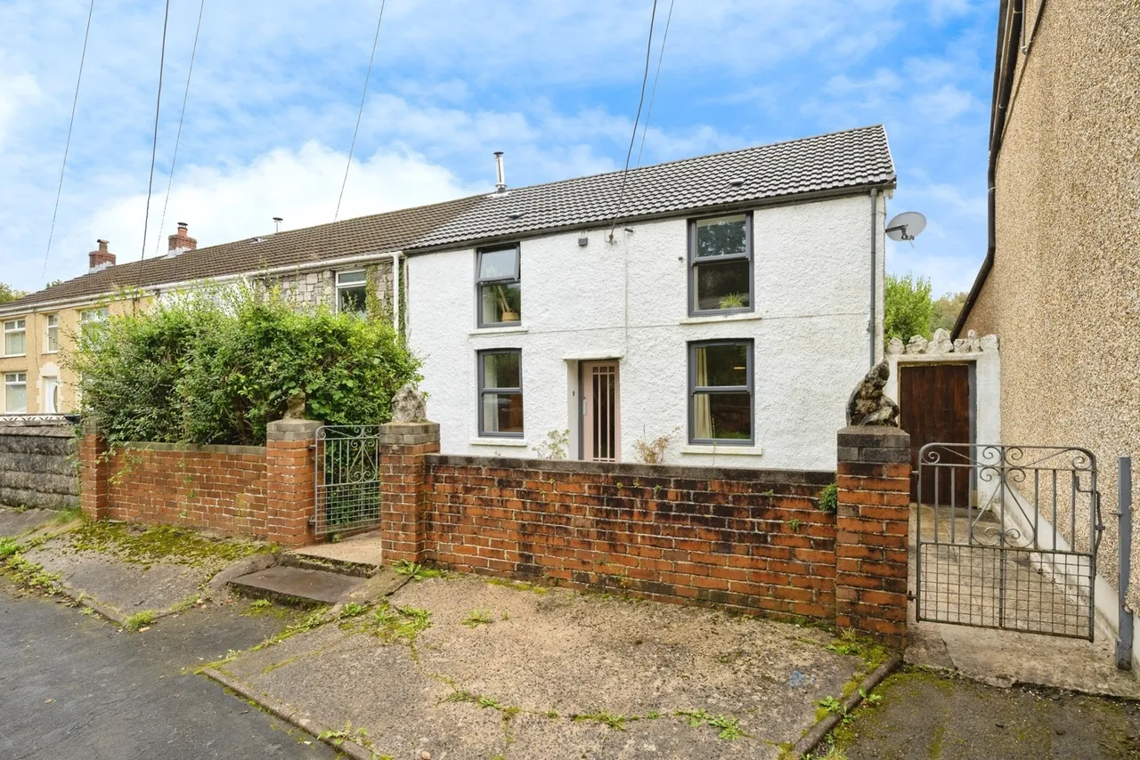 3 bed house for sale, Crown Cottages, Ystradgynlais, SA9