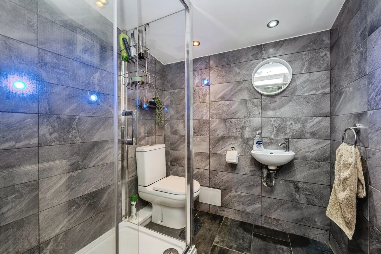 Crown Cottages, Ystradgynlais, SA9, photo 8