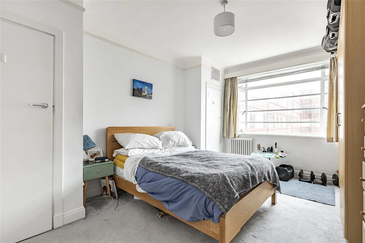 Balham High Road, London, SW17, photo 5