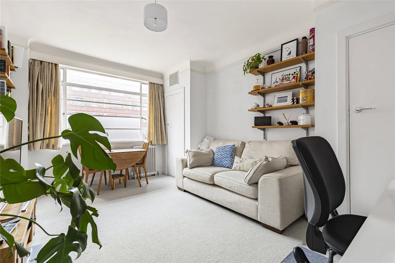 Balham High Road, London, SW17, photo 9