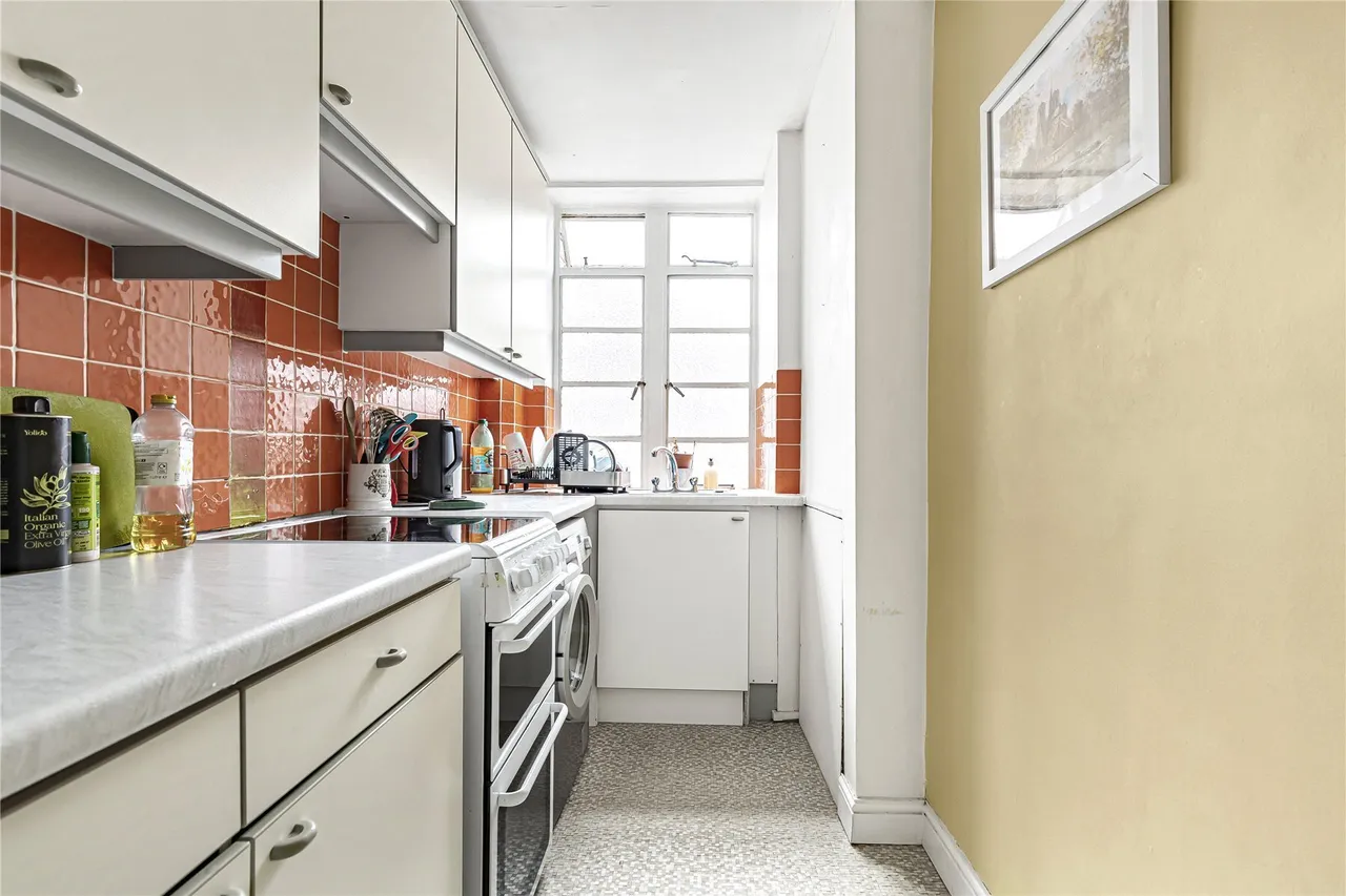 Balham High Road, London, SW17, photo 6