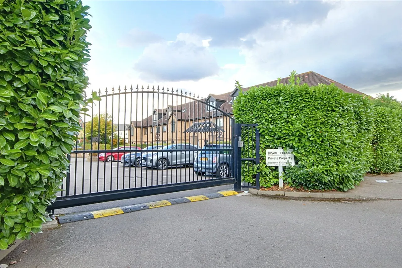 Bradley Road, Enfield, photo 4