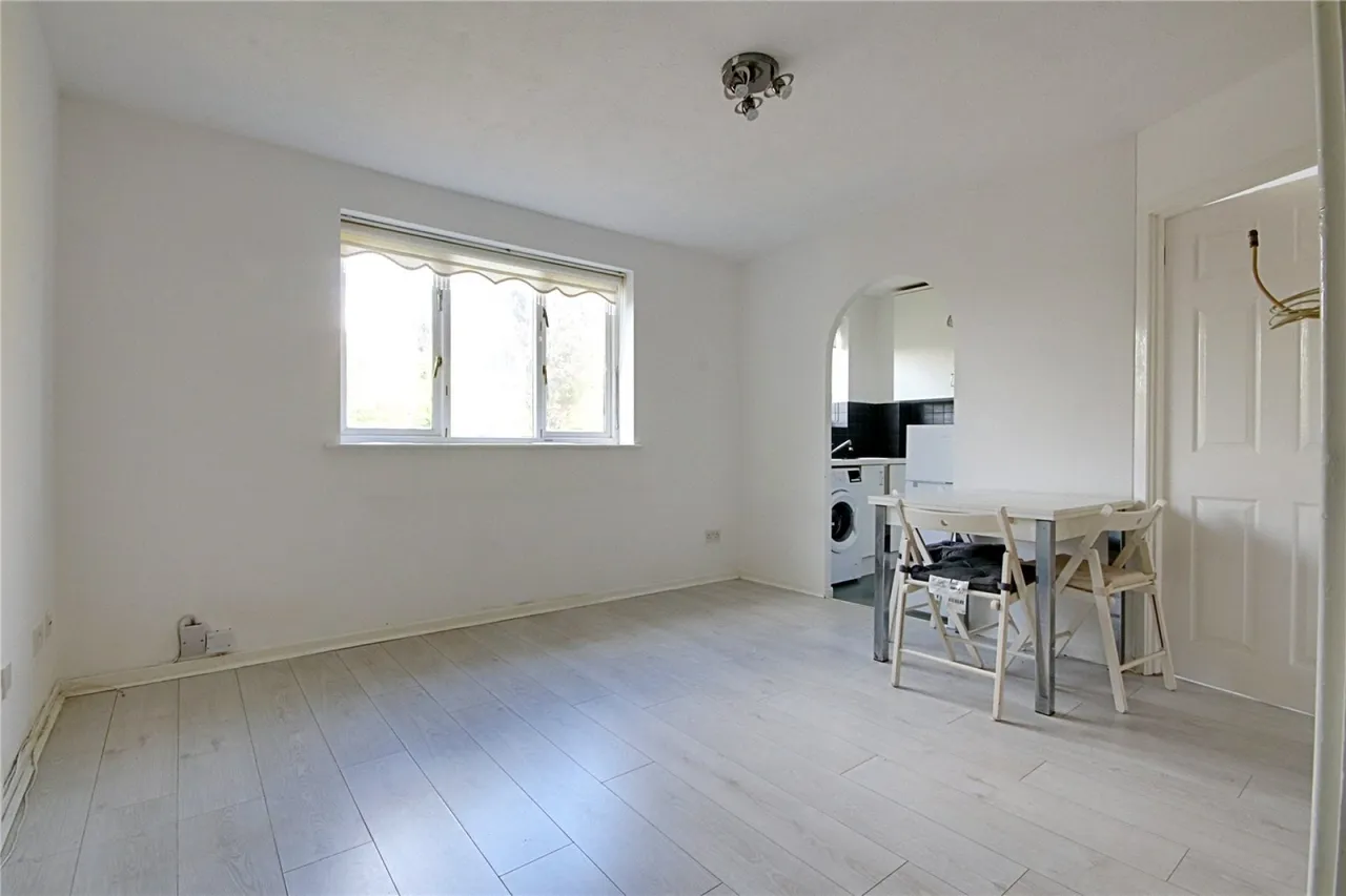 Bradley Road, Enfield, photo 5