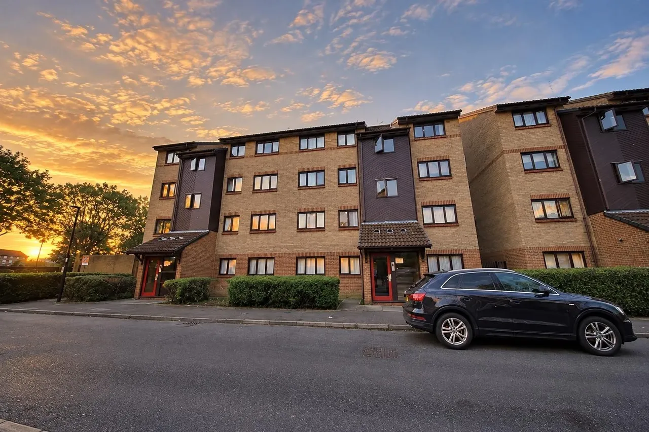 1 bed flat to rent, Grilse Close, London, N9