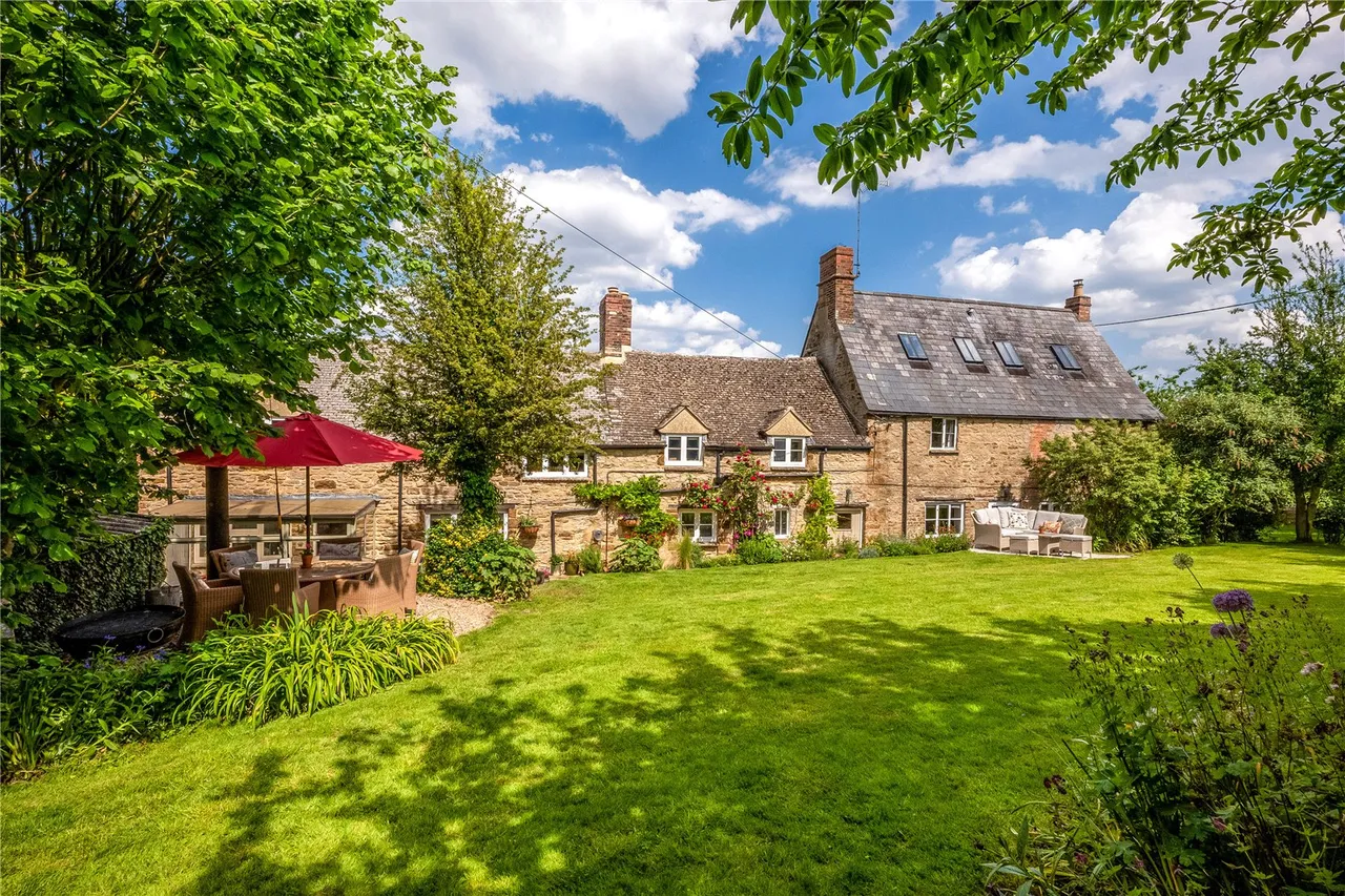 5 bed house for sale, Main Road, Upper Tadmarton, OX15