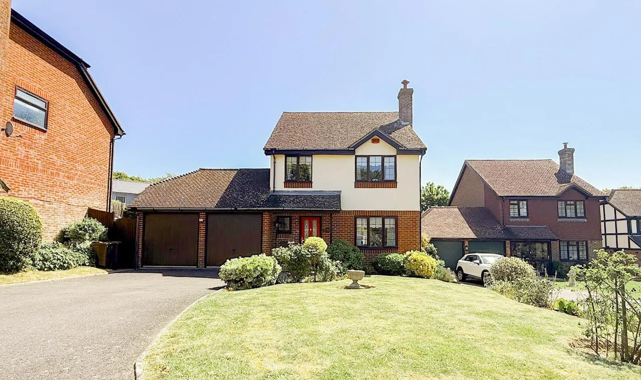 4 bed house for sale — Old Mill Park, Bexhill-On-Sea, TN39 4UD