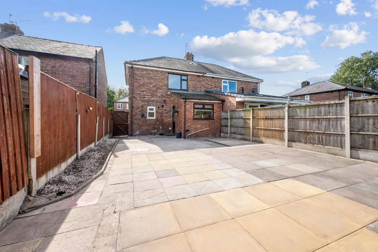 Kings Road, Fearnhead, Warrington, Warrington, WA2 0BG, photo 7
