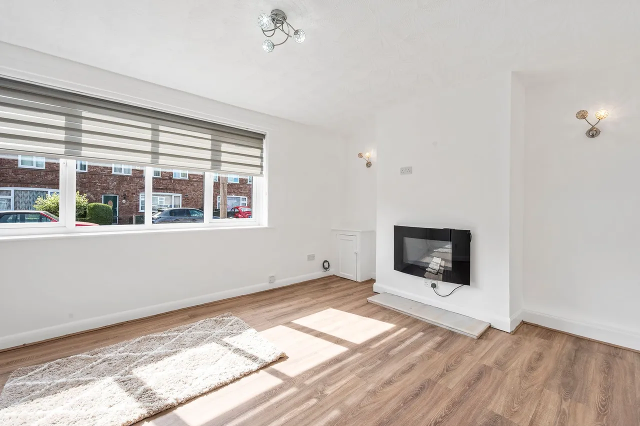 Kings Road, Fearnhead, Warrington, Warrington, WA2 0BG, photo 2