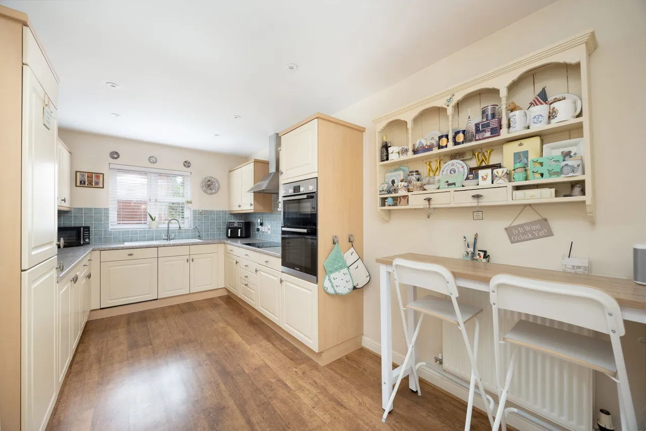 Teasel Close, Devizes, SN10, photo 8