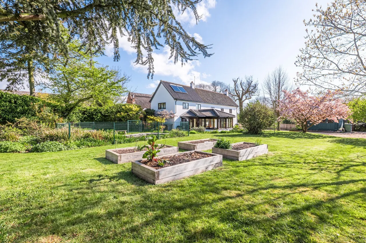 3 bed land for sale, Historic Charm and Tranquillity in Li