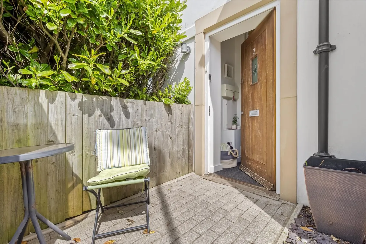 School Yard, Worthing, photo 14