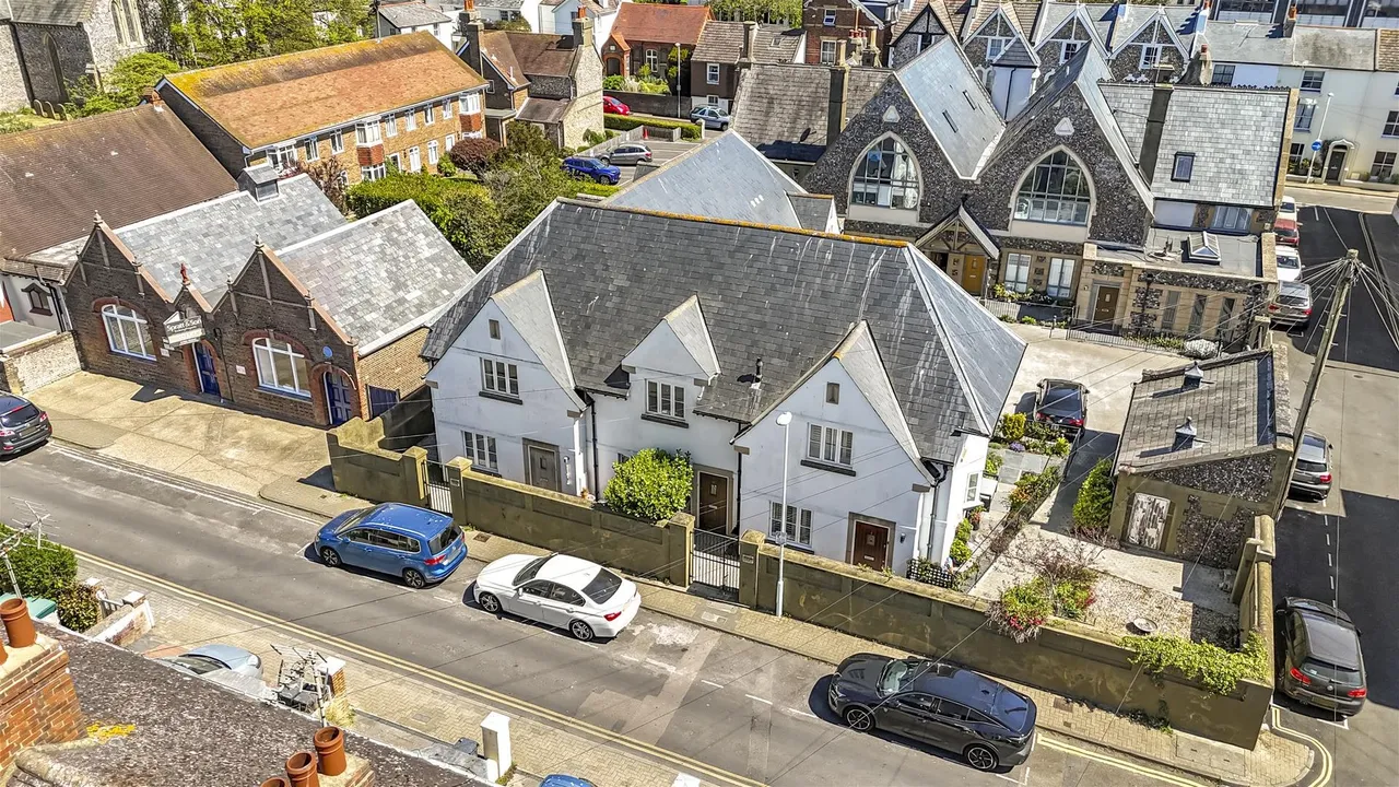 2 bed flat for sale — School Yard, Worthing