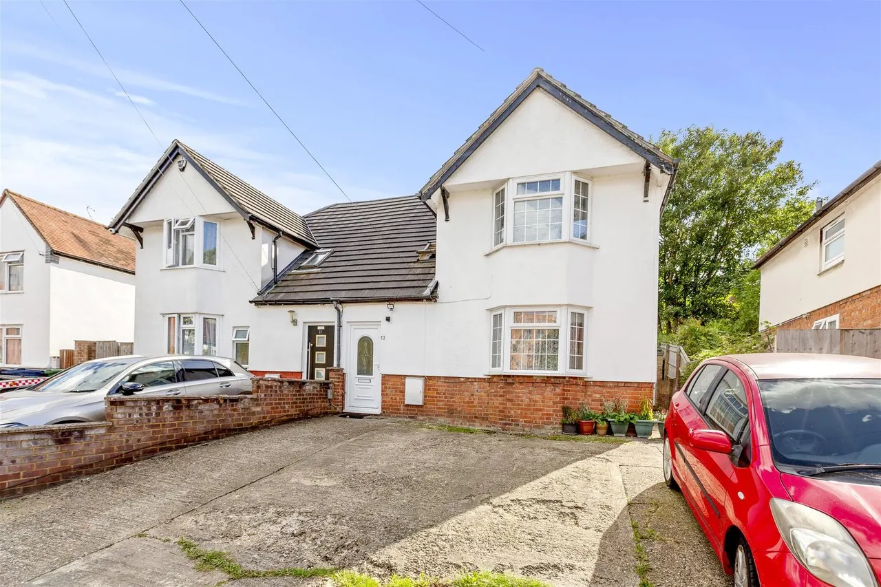 4 bed house for sale, Wendover Street, High Wycombe, HP11