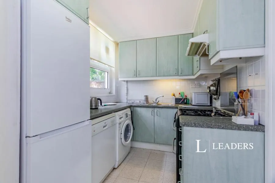 Brackley, Weybridge, KT13, photo 6