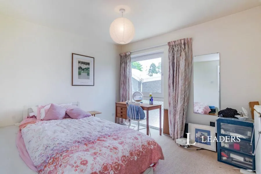 Brackley, Weybridge, KT13, photo 4