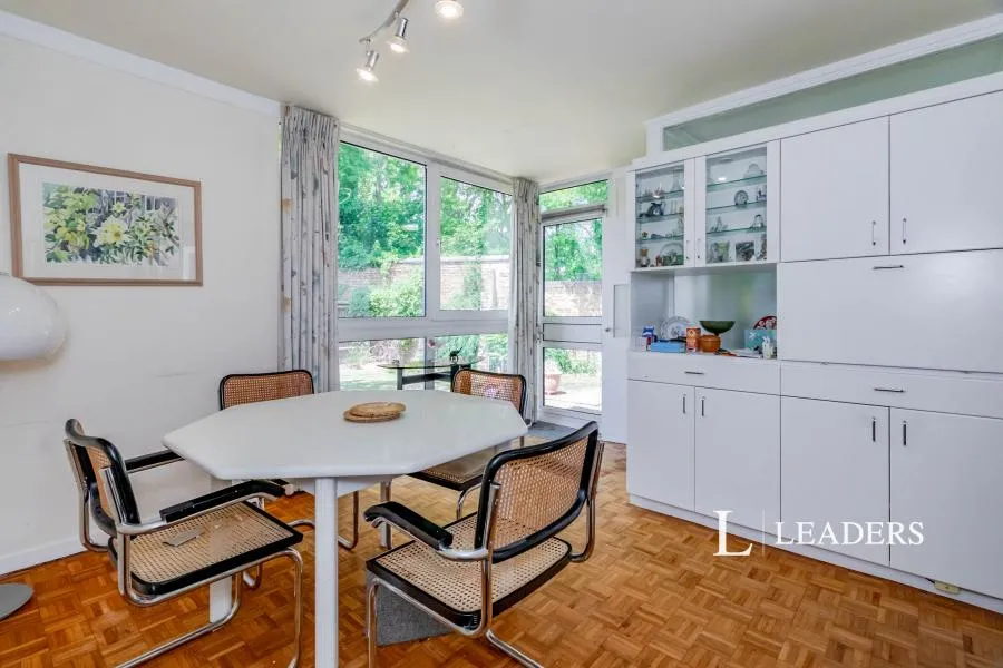Brackley, Weybridge, KT13, photo 3
