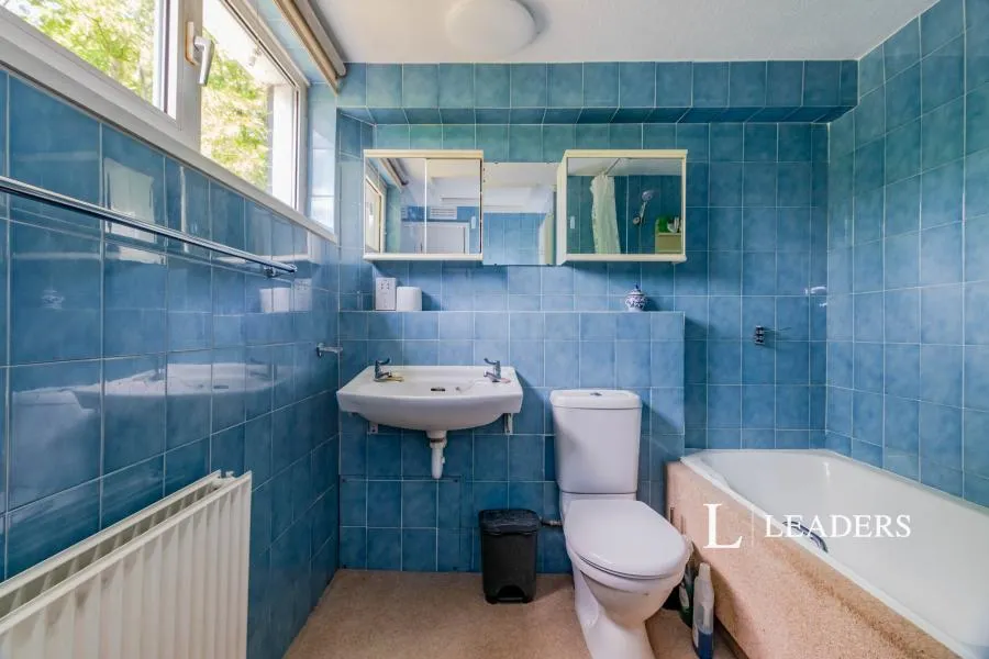 Brackley, Weybridge, KT13, photo 8