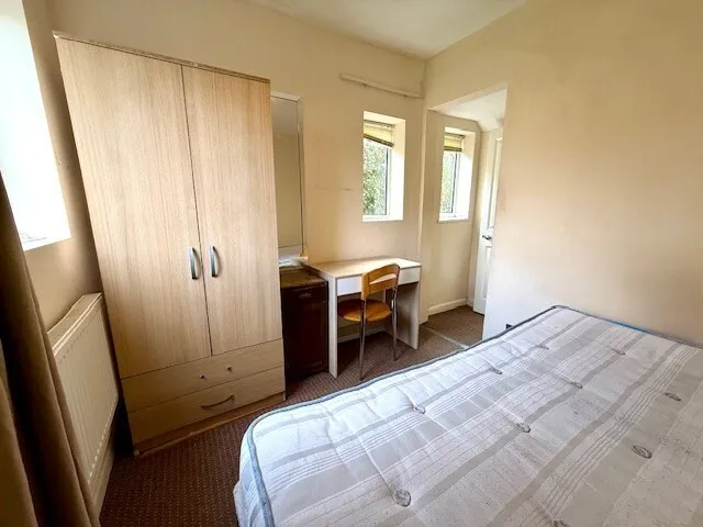 Room 1, Donnington Bridge Road, photo 2