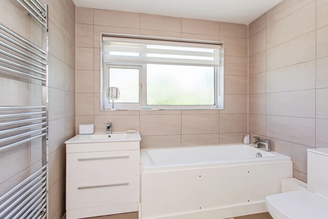 Ashurst Avenue, Southend-on-Sea, Essex, SS2, photo 9