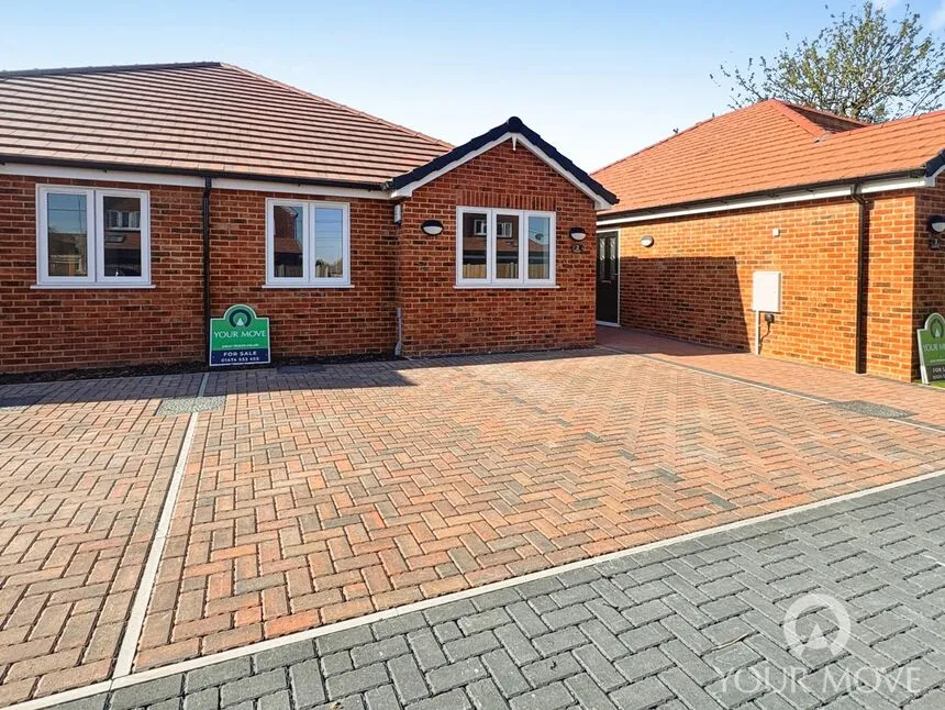 2 bed house for sale — Chuzzlewit Close, Shorne, DA12