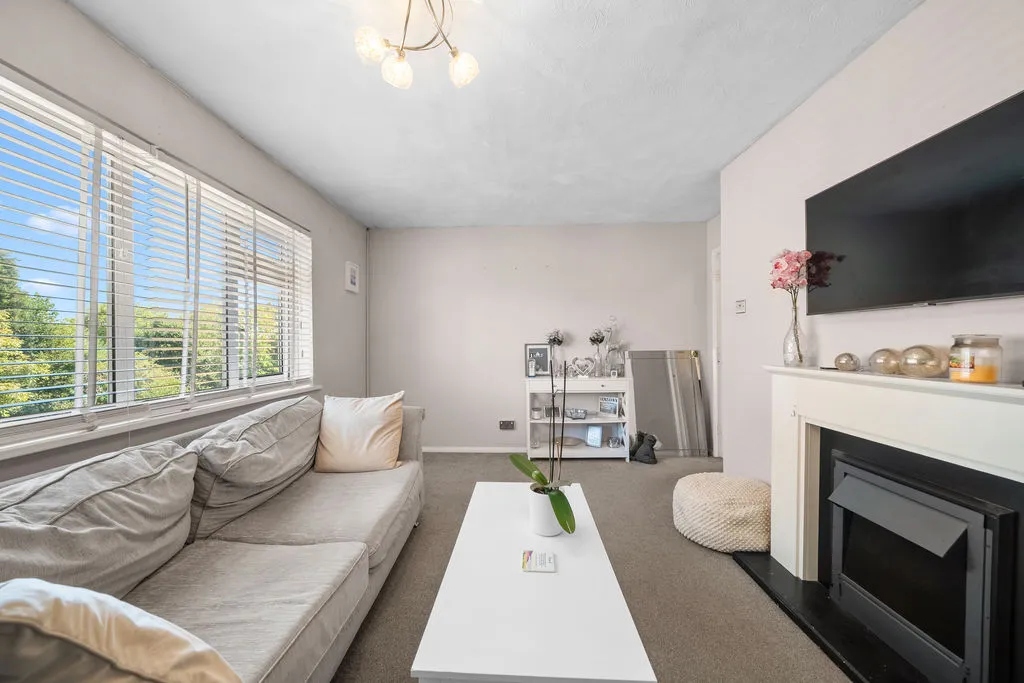Addlestone Park, Addlestone KT15 1RY, photo 3