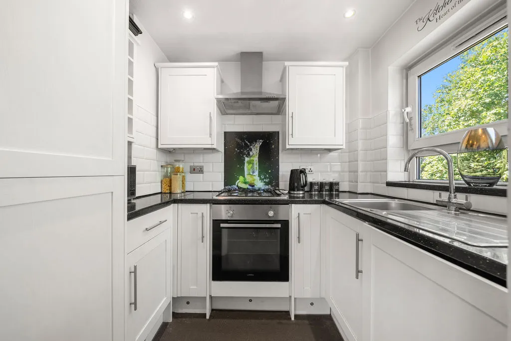 Addlestone Park, Addlestone KT15 1RY, photo 4