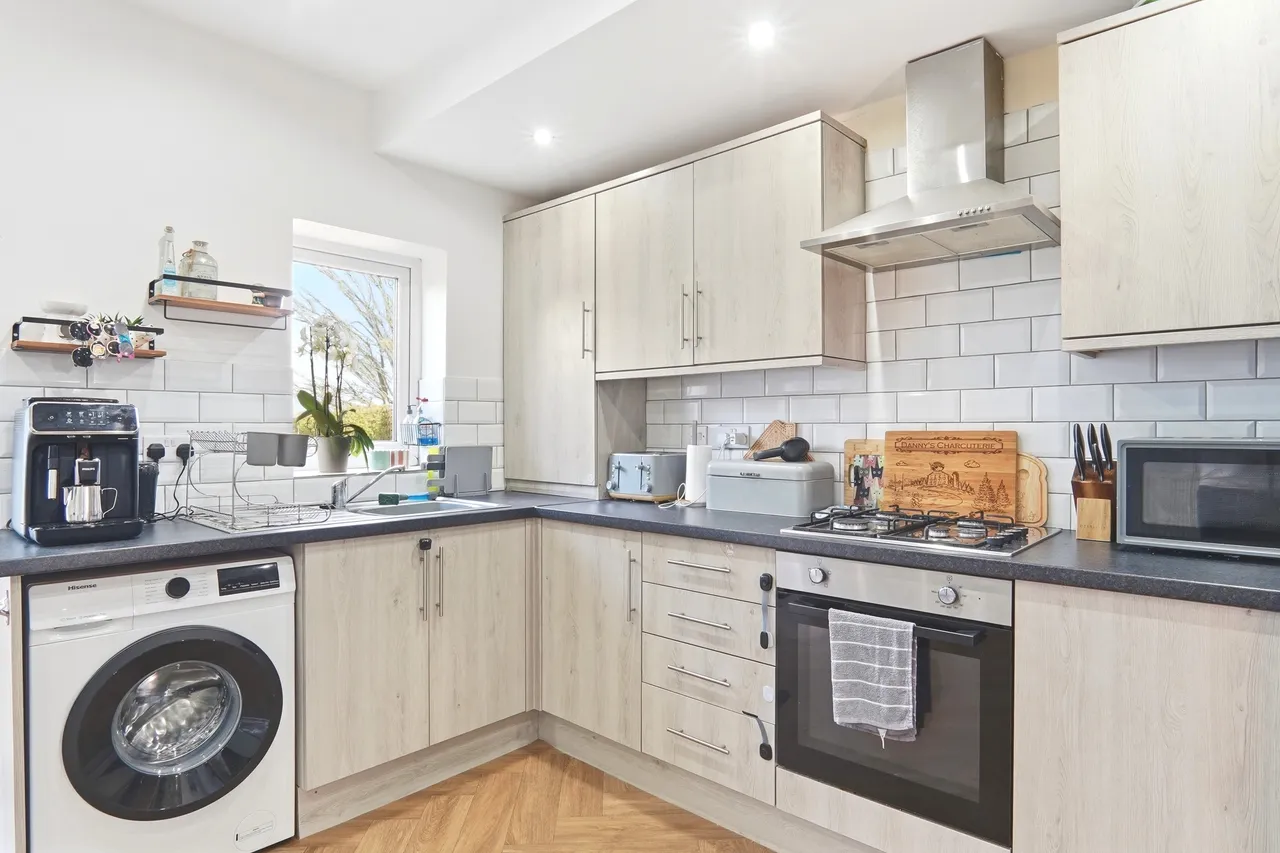 Leeds & Bradford Road, Leeds, LS13, photo 3