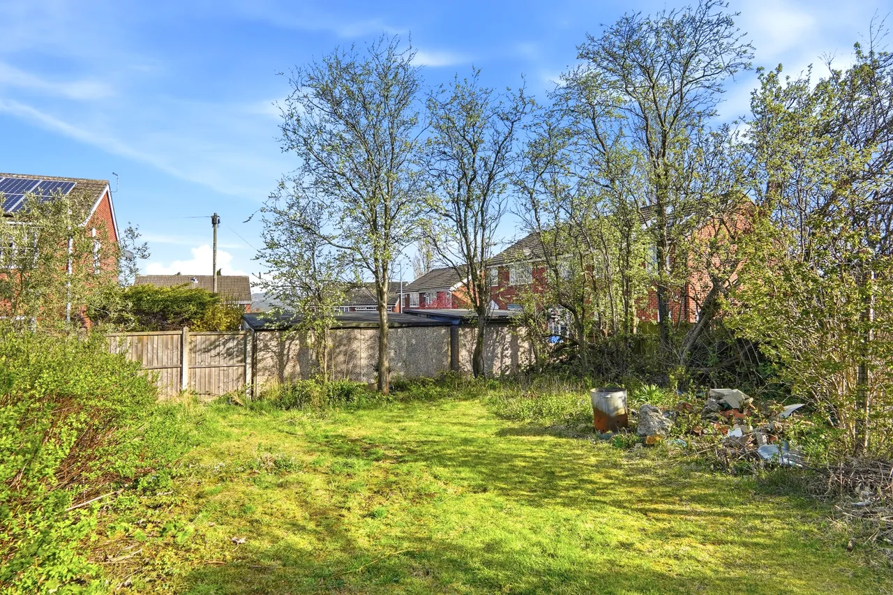 Leeds & Bradford Road, Leeds, LS13, photo 22