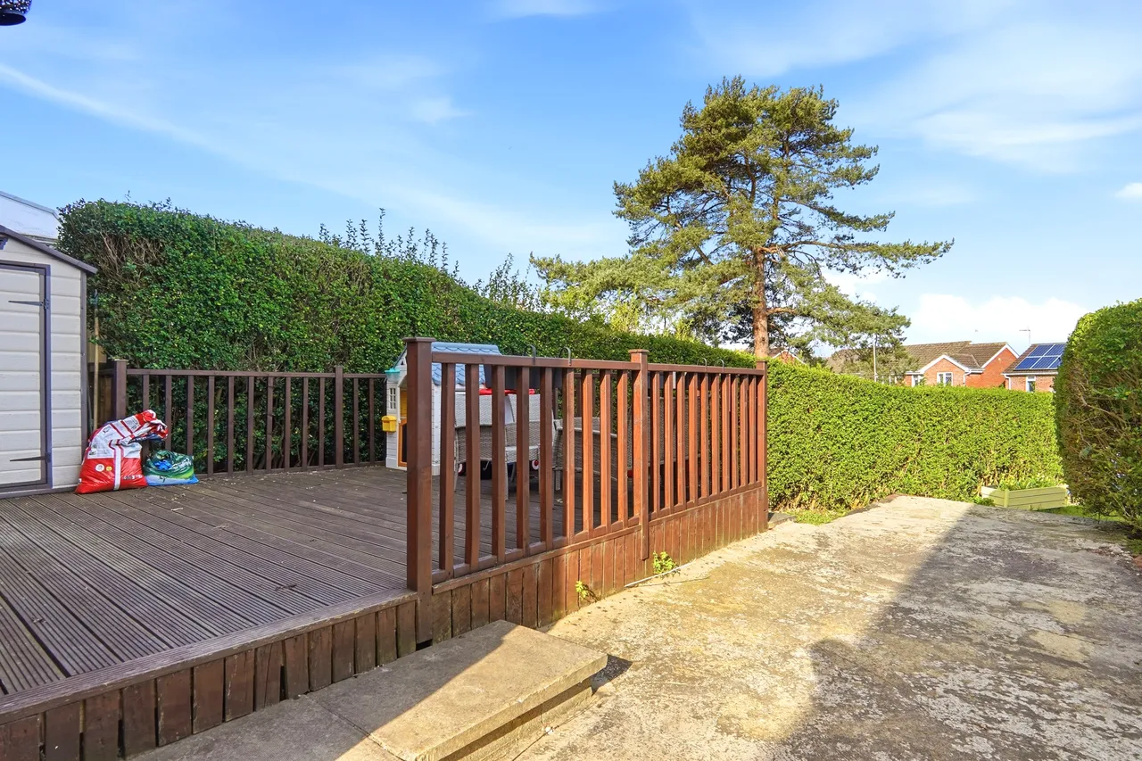 Leeds & Bradford Road, Leeds, LS13, photo 2