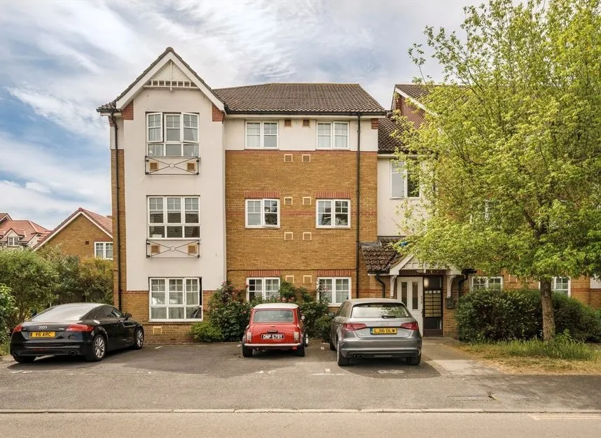 2 bed flat for sale — Newcombe Gardens, Hounslow, TW4