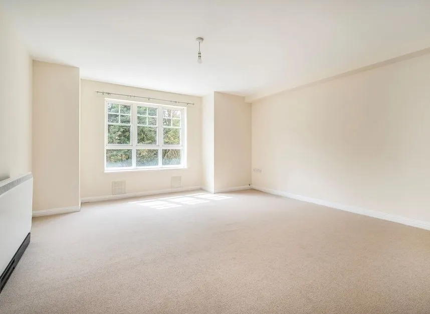Newcombe Gardens, Hounslow, TW4, photo 4