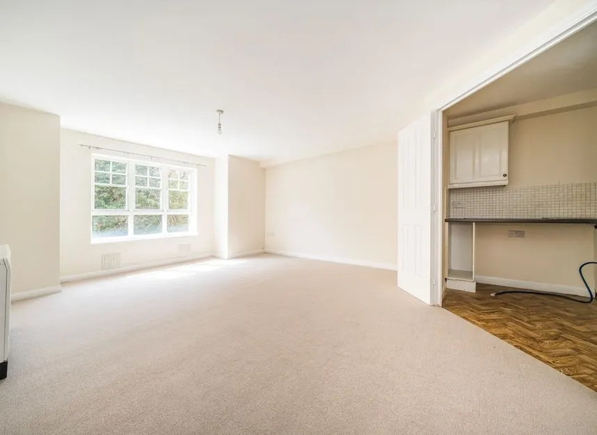 Newcombe Gardens, Hounslow, TW4, photo 3