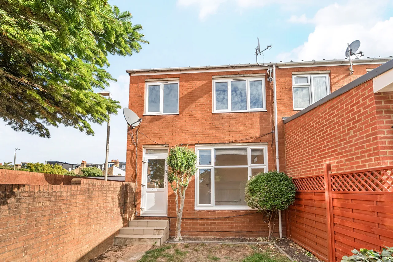 Kingham Close, London, SW18, photo 12