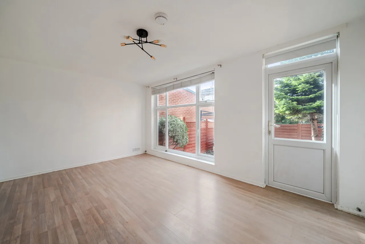 Kingham Close, London, SW18, photo 4