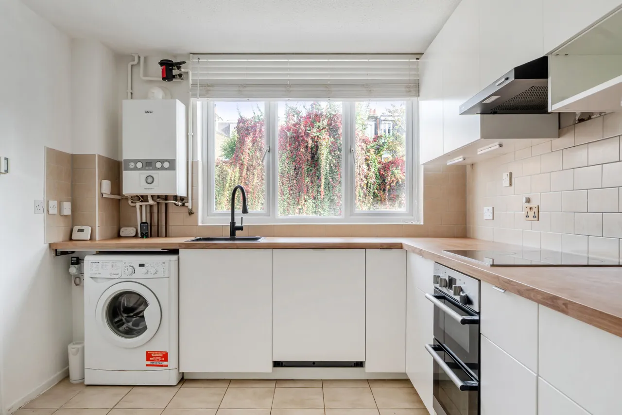Kingham Close, London, SW18, photo 10