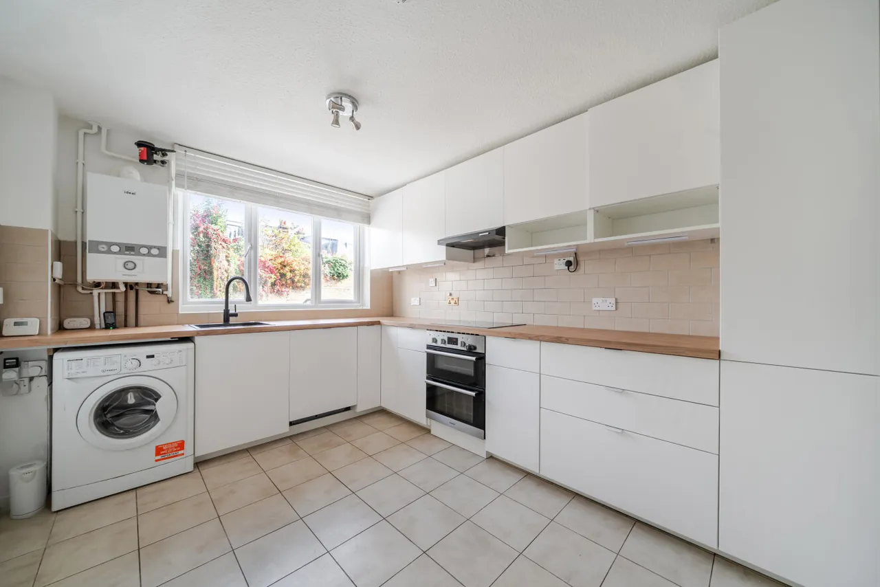 Kingham Close, London, SW18, photo 3