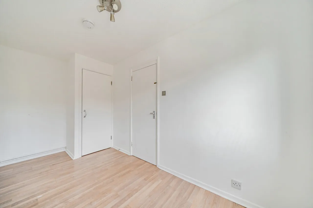 Kingham Close, London, SW18, photo 7