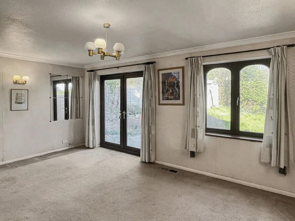 Sunnybank, Widmer End HP15 6PA, photo 5