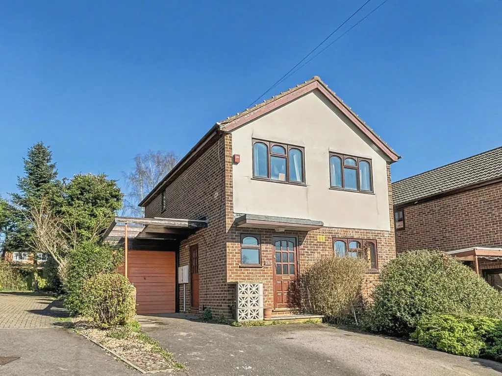 4 bed house for sale — Sunnybank, Widmer End HP15 6PA