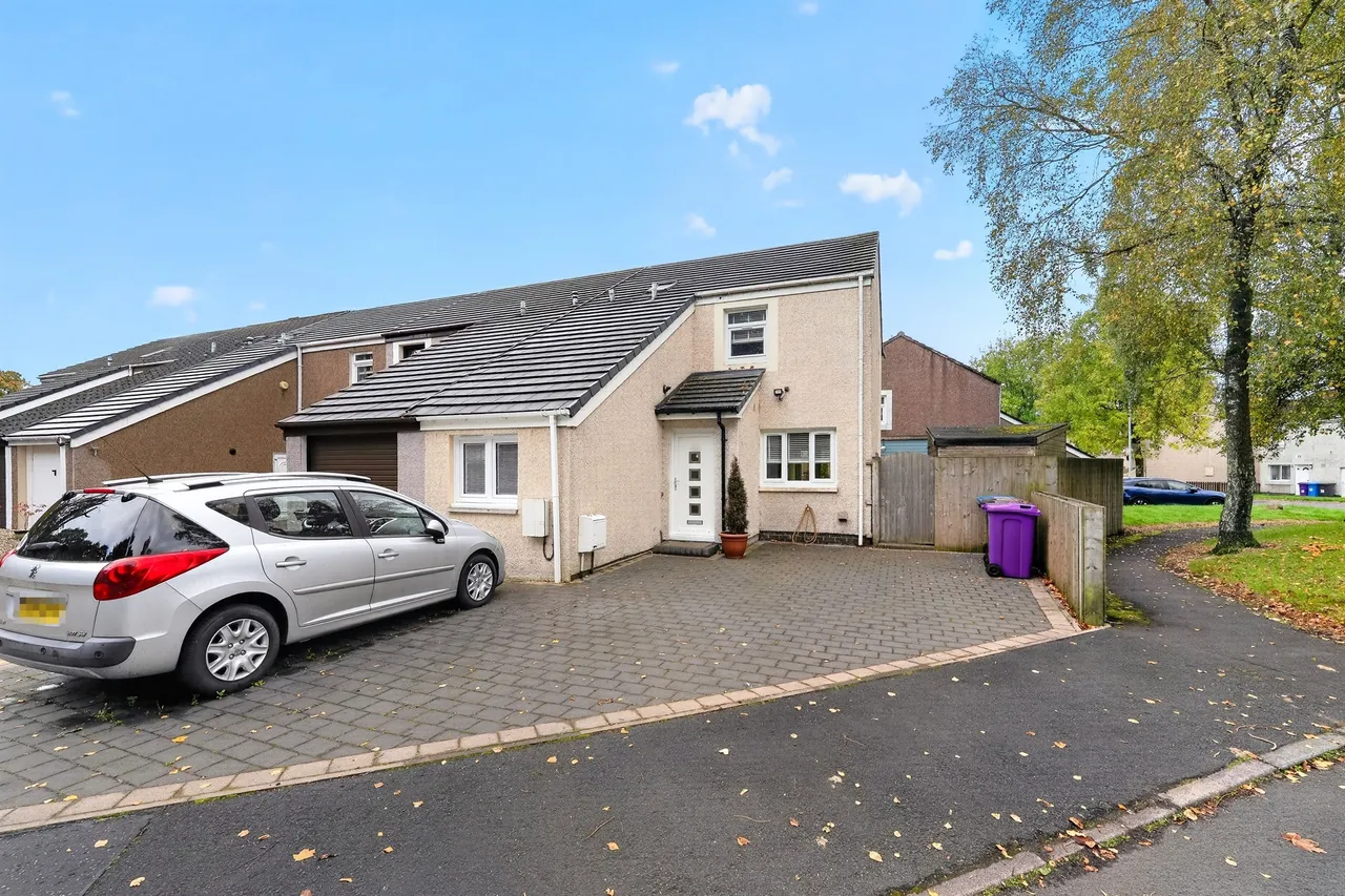 4 bed house for sale, Gigha Crescent, Broomlands, KA11
